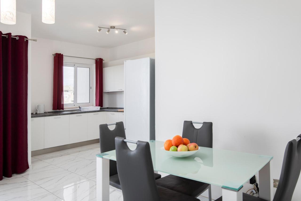 Sea View Apartment 2 Bedrooms 2 Bathrooms, 2 Minutes Away From The Sea San Ġiljan Kültér fotó