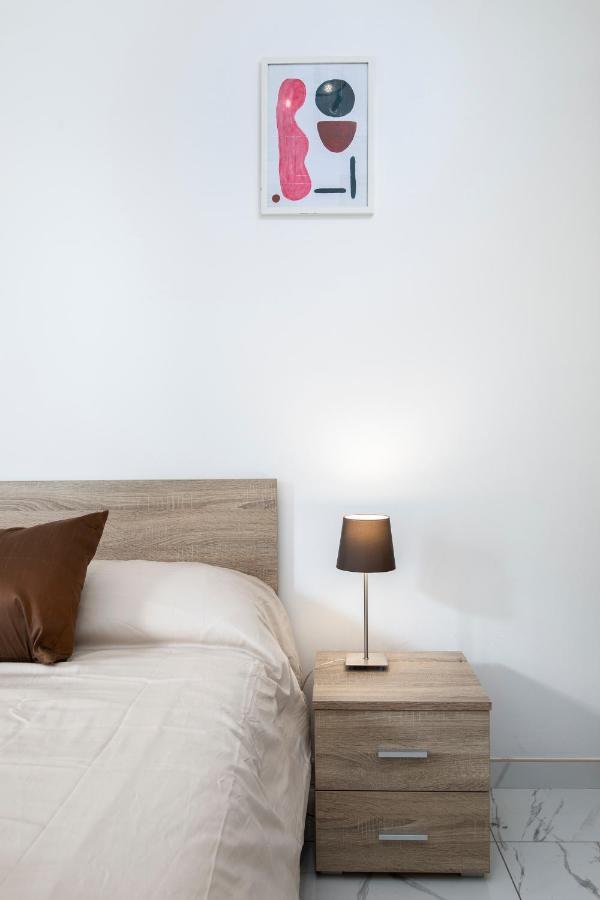 Sea View Apartment 2 Bedrooms 2 Bathrooms, 2 Minutes Away From The Sea San Ġiljan Kültér fotó