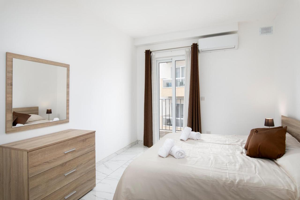 Sea View Apartment 2 Bedrooms 2 Bathrooms, 2 Minutes Away From The Sea San Ġiljan Kültér fotó