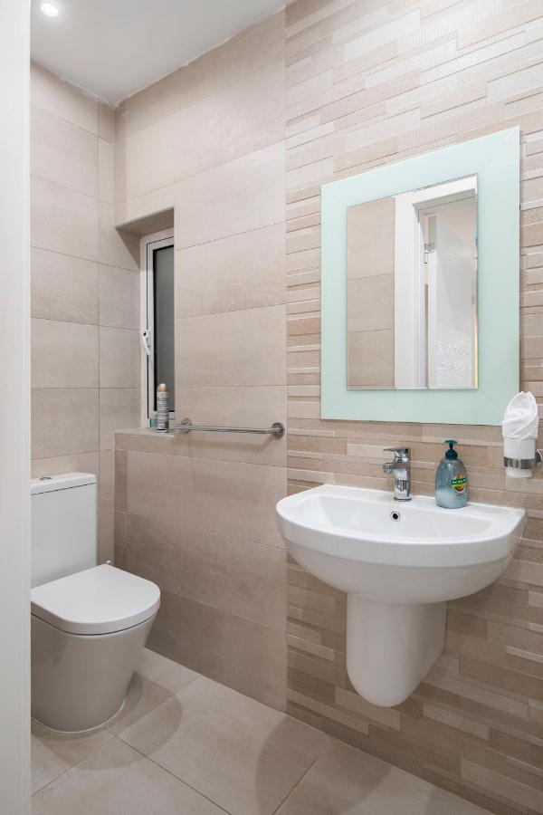 Sea View Apartment 2 Bedrooms 2 Bathrooms, 2 Minutes Away From The Sea San Ġiljan Kültér fotó